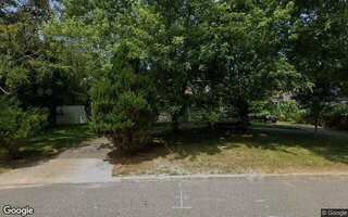 19 Hampton Dr, Center Moriches, NY 11934