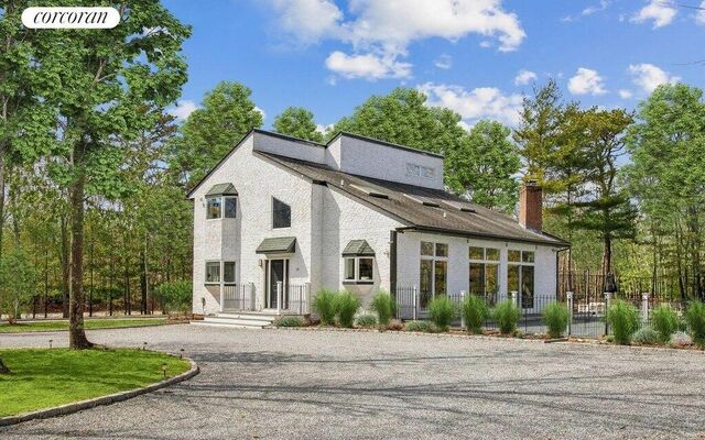 19 Indian Pipe Dr, Quogue, NY 11959 (House View)