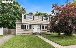 19 Plymouth Dr, Massapequa, NY 11758