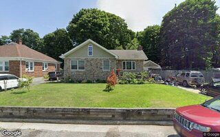 19 Poplar St, Port Jefferson Station, NY 11776