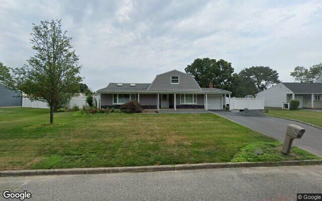 19 Redpine Dr, Medford, NY 11763