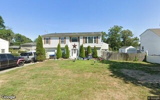19 Robinson Dr, Shirley, NY 11967