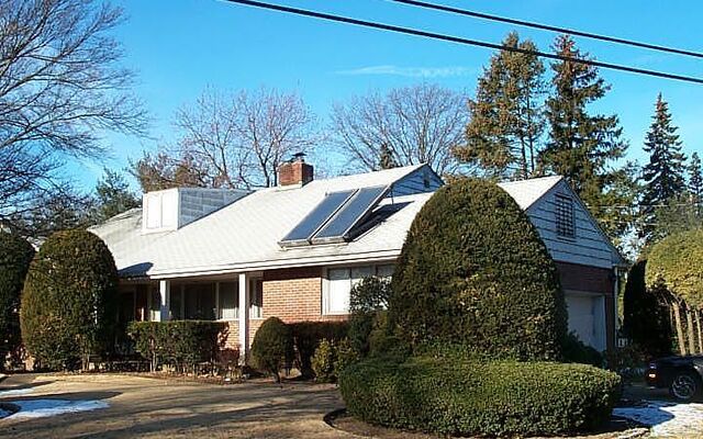 19 Tanglewood Ln, Freeport, NY 11520