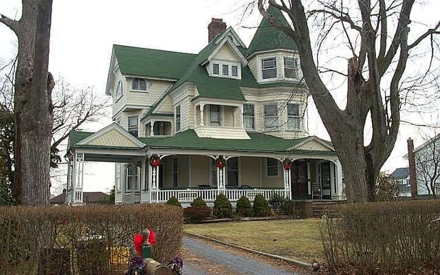 190 Clocks Blvd, Massapequa, NY 11758