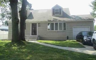 190 N Boston Ave, Massapequa, NY 11758