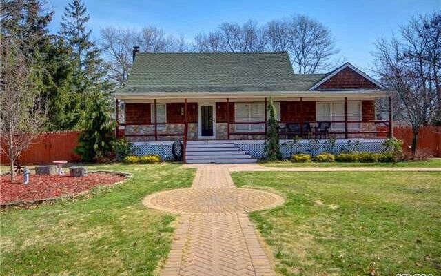 191 Broadway, Shirley, NY 11967