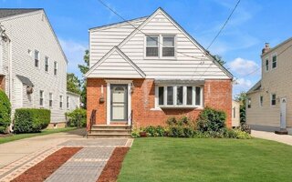 193 Beech St, Floral Park, NY 11001