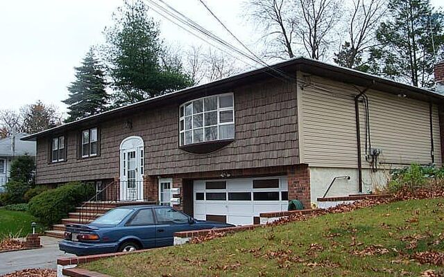 193 Frederick Ave, Floral Park, NY 11001