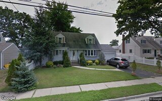 194 N Wisconsin Ave, Massapequa, NY 11758