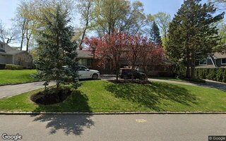 195 Elm Dr, Roslyn, NY 11576