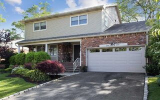 195 Regent Dr, Lido Beach, NY 11561
