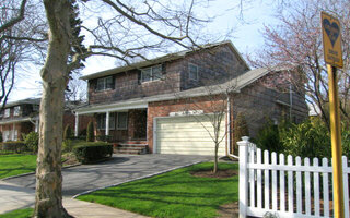 195 Regent Dr, Lido Beach, NY 11561