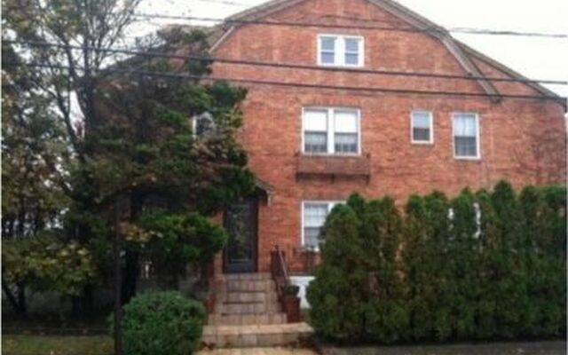 196 Bch 140th St, Rockaway Park, NY 11694