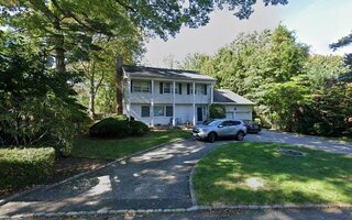 2 Sutton Ct, Great Neck, NY 11021