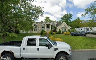 2 Bridle Ct, Northport, NY 11768