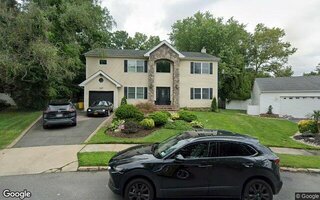 2 Cedar Dr E, Old Bethpage, NY 11804