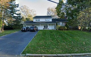 2 Doxey Dr, Glen Cove, NY 11542
