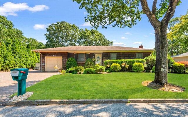 2 Dreamland St, Mastic, NY 11950 (Yard)