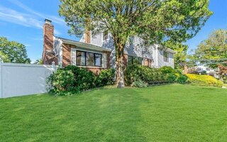 2 Garnet Ln, Plainview, NY 11803