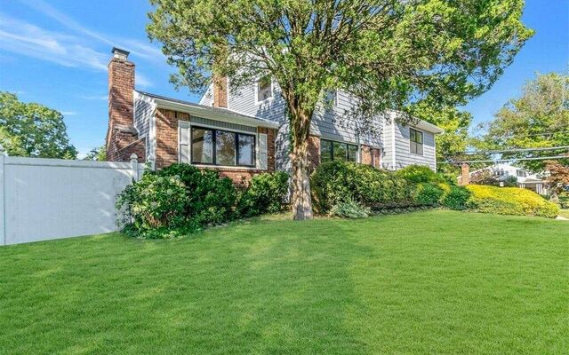 2 Garnet Ln, Plainview, NY 11803 (Yard)