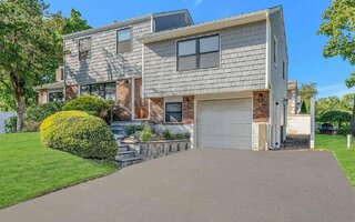 2 Garnet Ln, Plainview, NY 11803