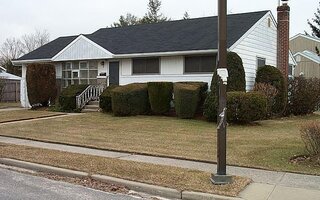 2 Gloria Pl, Plainview, NY 11803