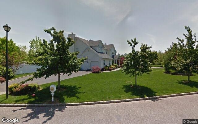 2 Green Meadow Cres, Mount Sinai, NY 11766