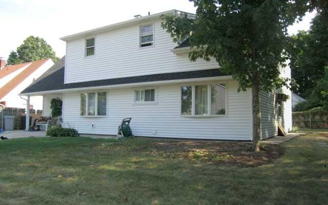 2 Mead Ln, Westbury, NY 11590