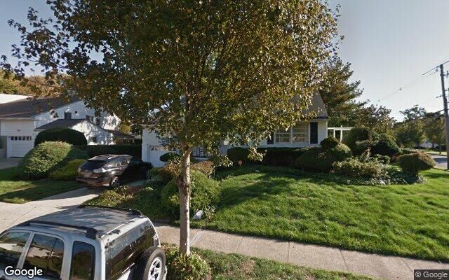 2 Meadow Ln, Freeport, NY 11520