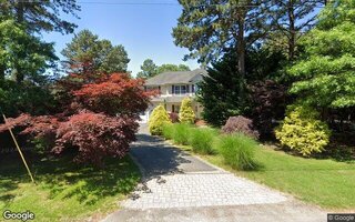 2 Pleasant View Rd, Ridge, NY 11961