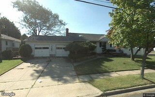 2 Rita Pl, Farmingdale, NY 11735