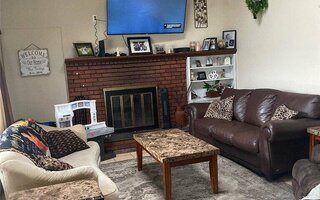 2 Rita Pl, Farmingdale, NY 11735