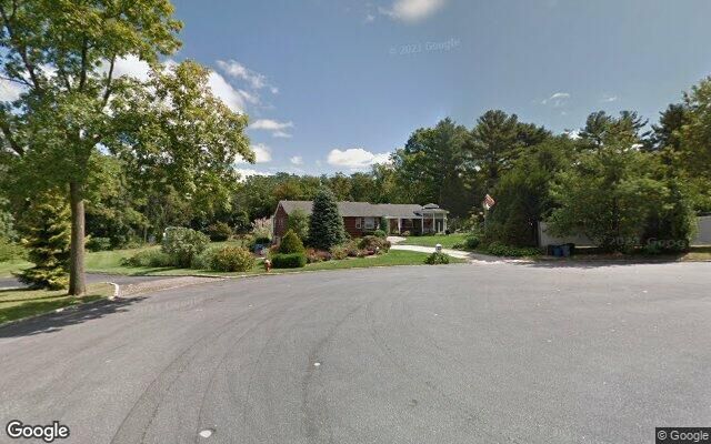2 Stoll Ct, Dix Hills, NY 11746