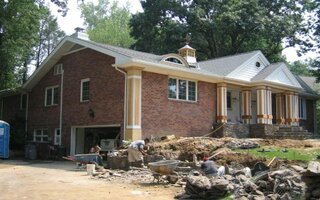 2 W Woods Rd, Great Neck, NY 11020