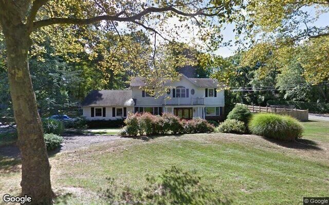 20 Arbor Ln, Dix Hills, NY 11746