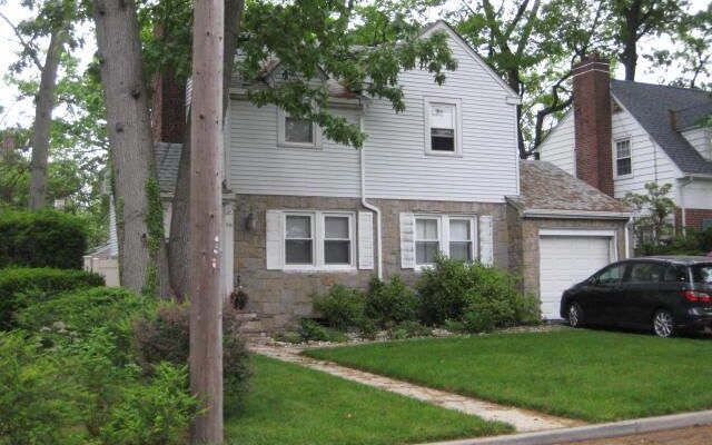20 Astor Pl, Valley Stream, NY 11581