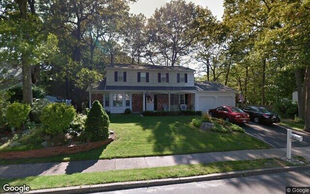 20 Beaumont Ln, Lake Grove, NY 11755