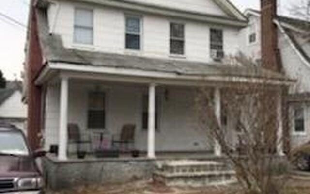 20 Colonial Rd, Floral Park, NY 11001