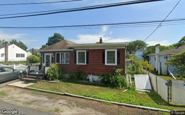 20 E 6th St, Patchogue, NY 11772