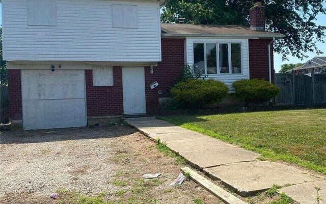 20 E 8th St, Deer Park, NY 11729 (Yard)