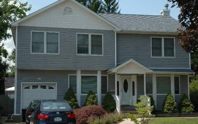 20 Fox Ln, Commack, NY 11725