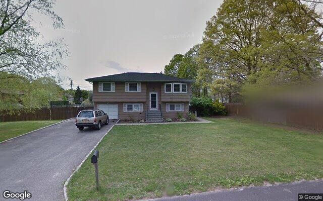 20 Foxcroft St, Mastic, NY 11950