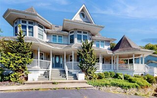 20 Frost Valley Rd, Mount Sinai, NY 11766