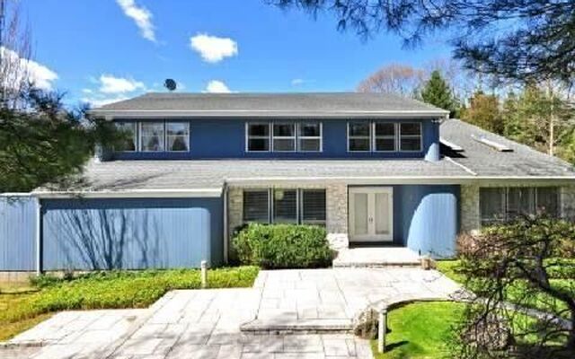 20 Greenwood Ln, Woodbury, NY 11797 (House View)
