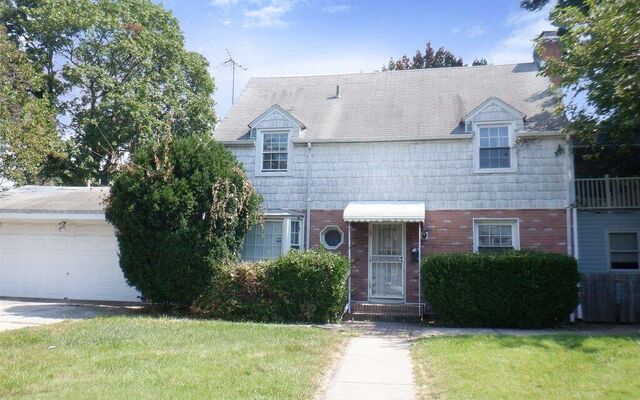 20 Ingraham Ln, Hempstead, NY 11550 (House View)