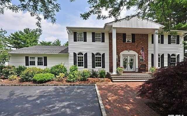 20 Louis Dr, Melville, NY 11747