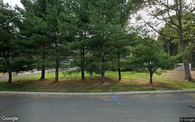 20 Margin Dr W, Shirley, NY 11967