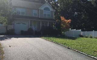 20 Mill Ln, Medford, NY 11763