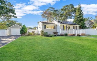 20 Oriole Pl, Farmingville, NY 11738