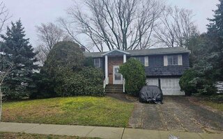 20 Pebble Pl, Commack, NY 11725